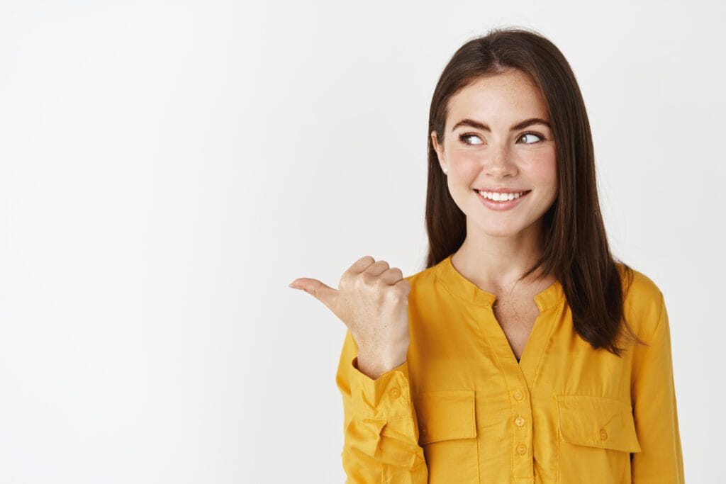 Mujer feliz por formar parte de Círculo Veggie que nos ofrece bienestar integral desde un solo lugar